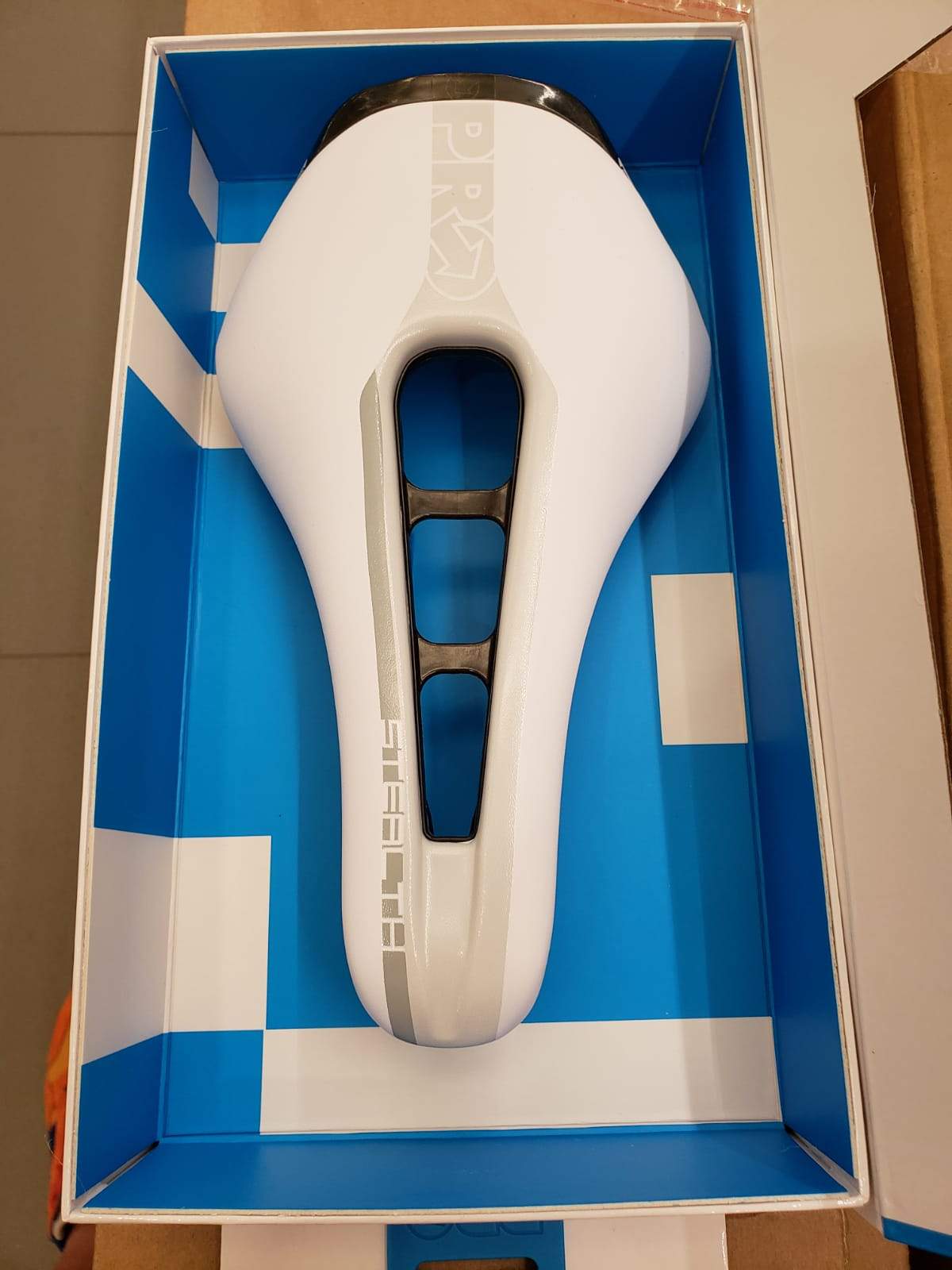 PRO STEALTH SADDLE-WHITE/PRO STEALTH SADDLE-WHITE