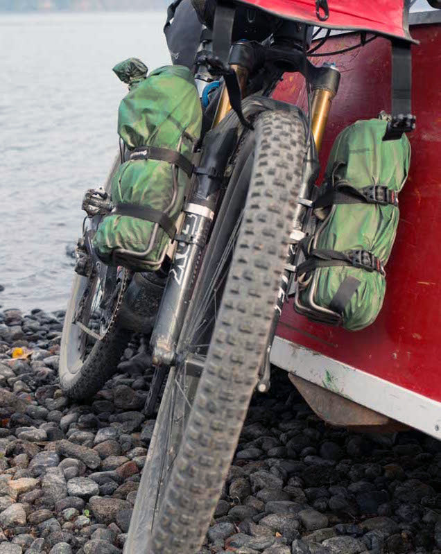 BLACKBURN Outpost Cargo Cage large water rack