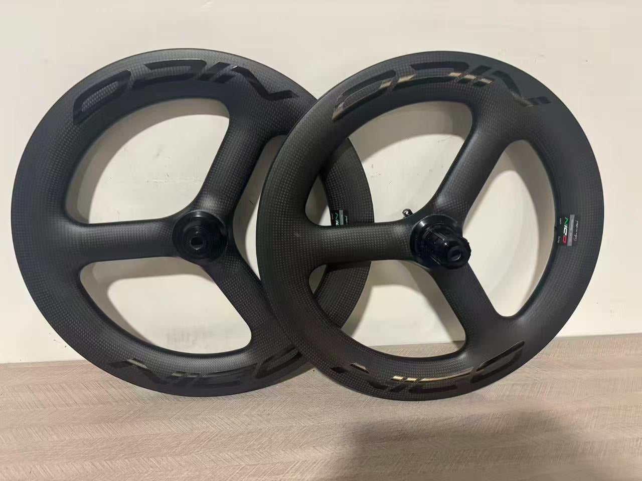 Odin 16" 349 三柱碳纖維碟剎輪組